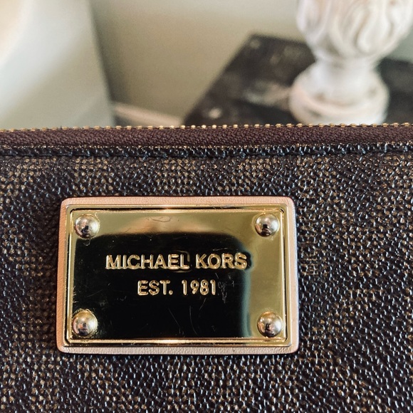 Michael Kors Brown Signature Logo Zip Wallet - Picture 13 of 14